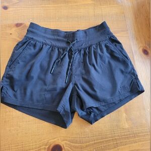 The North Face Stretch Waist Black Shorts Size XS Inseam 3.5 Small Snag In Leg